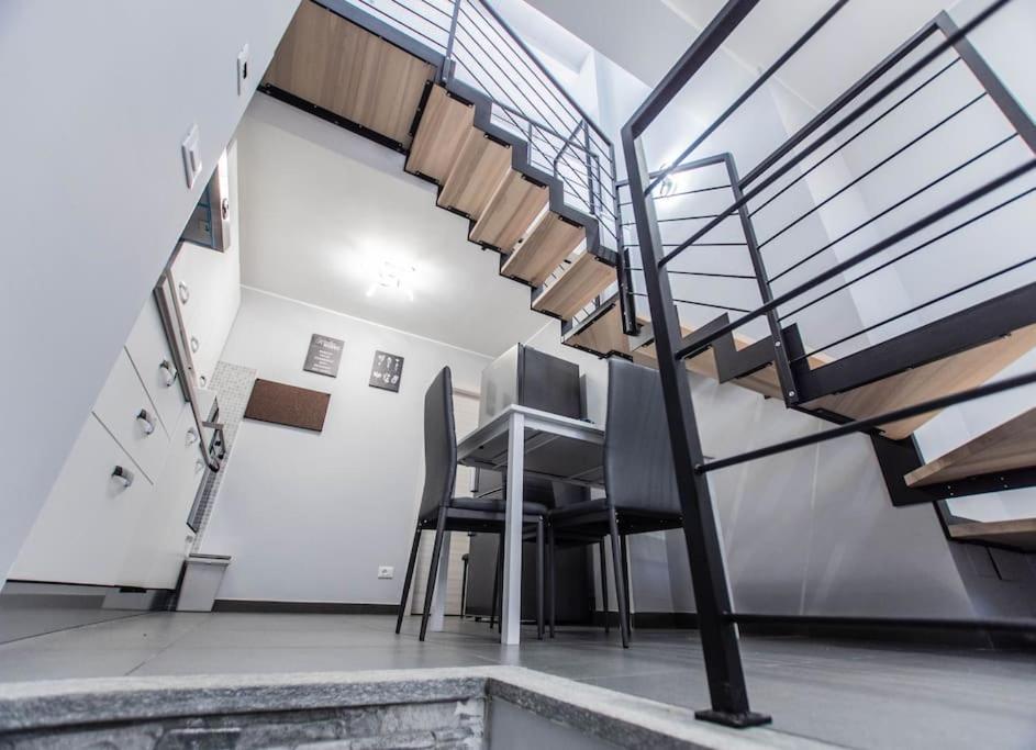 Modern Loft Center Of Turin + Jacuzzi 30M Metro Appartement Collegno Buitenkant foto