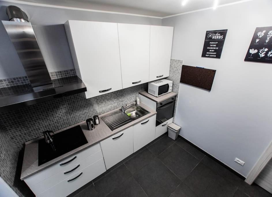 Modern Loft Center Of Turin + Jacuzzi 30M Metro Appartement Collegno Buitenkant foto