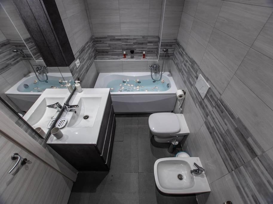 Modern Loft Center Of Turin + Jacuzzi 30M Metro Appartement Collegno Buitenkant foto