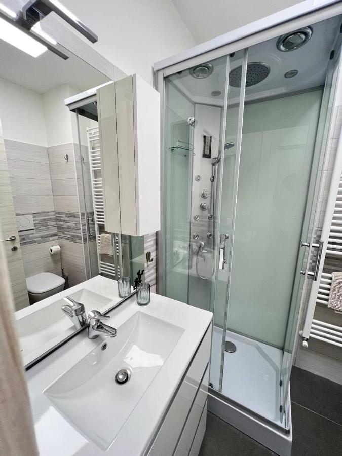 Modern Loft Center Of Turin + Jacuzzi 30M Metro Appartement Collegno Buitenkant foto