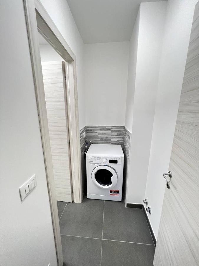 Modern Loft Center Of Turin + Jacuzzi 30M Metro Appartement Collegno Buitenkant foto